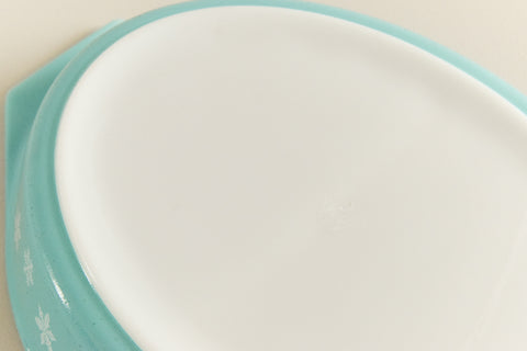 Vintage Pyrex Turquoise Gaiety Snowflake Spacesaver Serving Dish