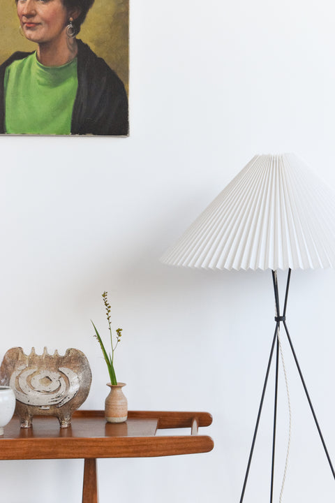 Vintage Style Black Metal Tripod Floor Lamp