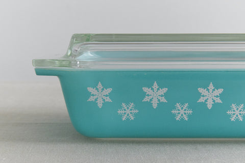 Vintage Pyrex Turquoise Gaiety Snowflake Serving Dish with Lid