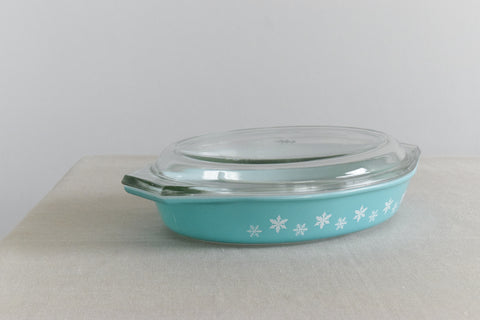 Vintage Pyrex Turquoise Gaiety Snowflake Spacesaver Serving Dish with Lid