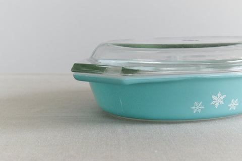 Vintage Pyrex Turquoise Gaiety Snowflake Spacesaver Serving Dish with Lid