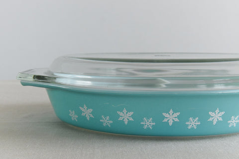 Vintage Pyrex Turquoise Gaiety Snowflake Spacesaver Serving Dish with Lid